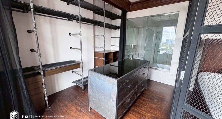 For rent 3 bedrooms condo in Khlong Toei, Bangkok