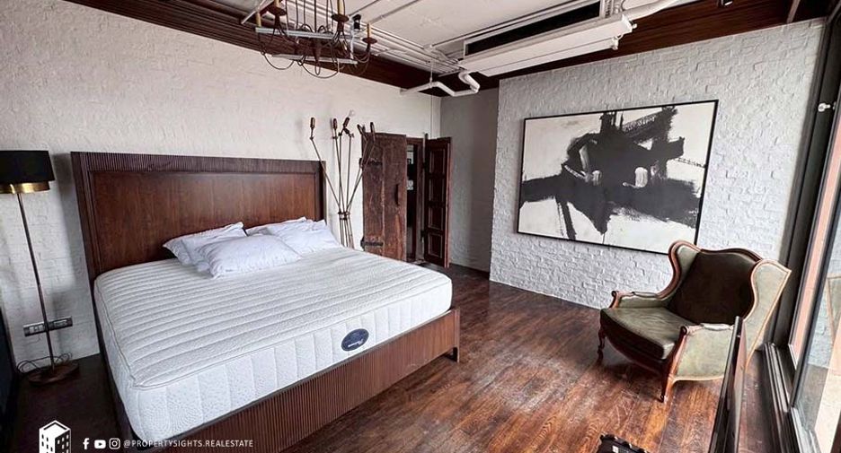 For rent 3 bedrooms condo in Khlong Toei, Bangkok
