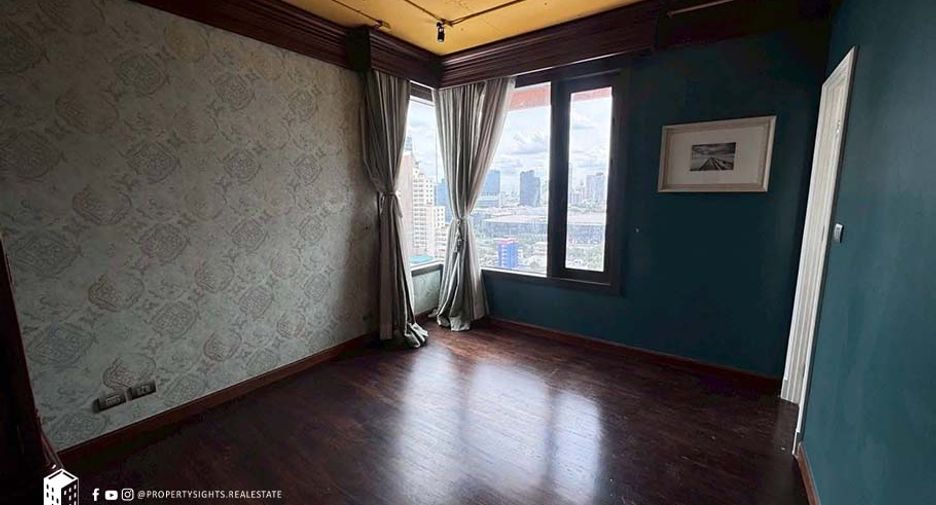 For rent 3 bedrooms condo in Khlong Toei, Bangkok