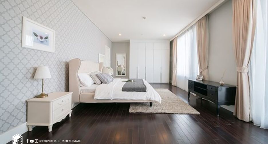 Condo en alquiler de 3 habitaciones en Khlong Toei, Bangkok