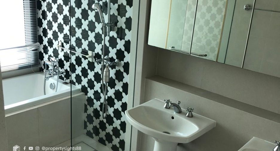 Wohnung zur Miete mit 3 Zimmer in Khlong Toei, Bangkok