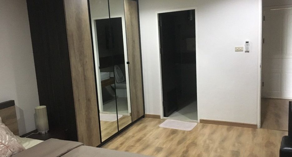 For sale 3 bedrooms condo in Khlong Toei, Bangkok