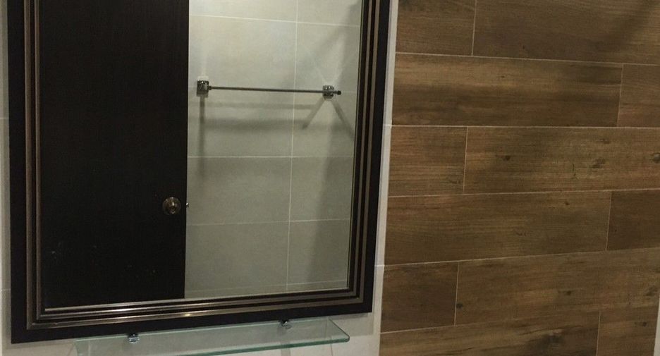 For sale 3 bedrooms condo in Khlong Toei, Bangkok