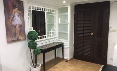 For sale 3 bedrooms condo in Khlong Toei, Bangkok