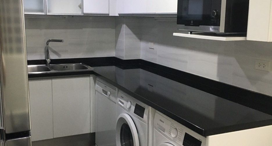 For sale 3 bedrooms condo in Khlong Toei, Bangkok