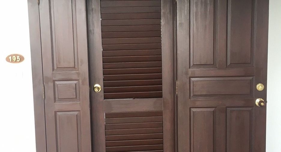 For sale 3 bedrooms condo in Khlong Toei, Bangkok