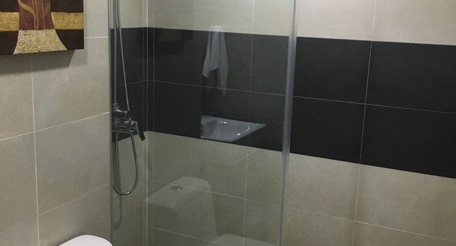 For sale 3 bedrooms condo in Khlong Toei, Bangkok