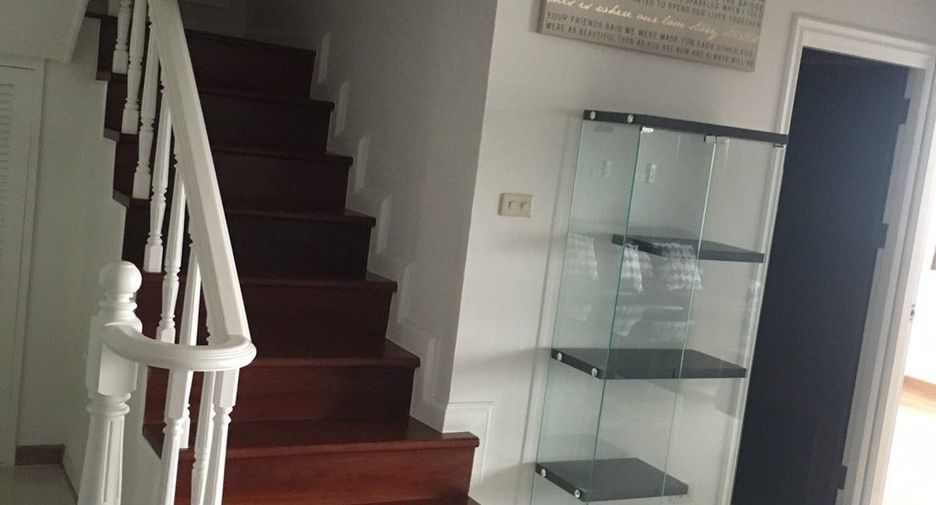 For sale 3 bedrooms condo in Khlong Toei, Bangkok