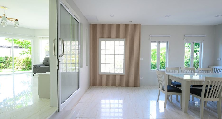 À louer 4 chambres maison à Mueang Phuket, Phuket