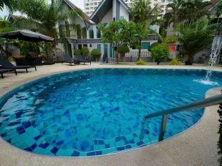 Casa en alquiler de 4 habitaciones en Bang Lamung, Chonburi