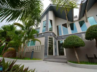 Casa en alquiler de 4 habitaciones en Bang Lamung, Chonburi