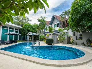 Casa en alquiler de 4 habitaciones en Bang Lamung, Chonburi