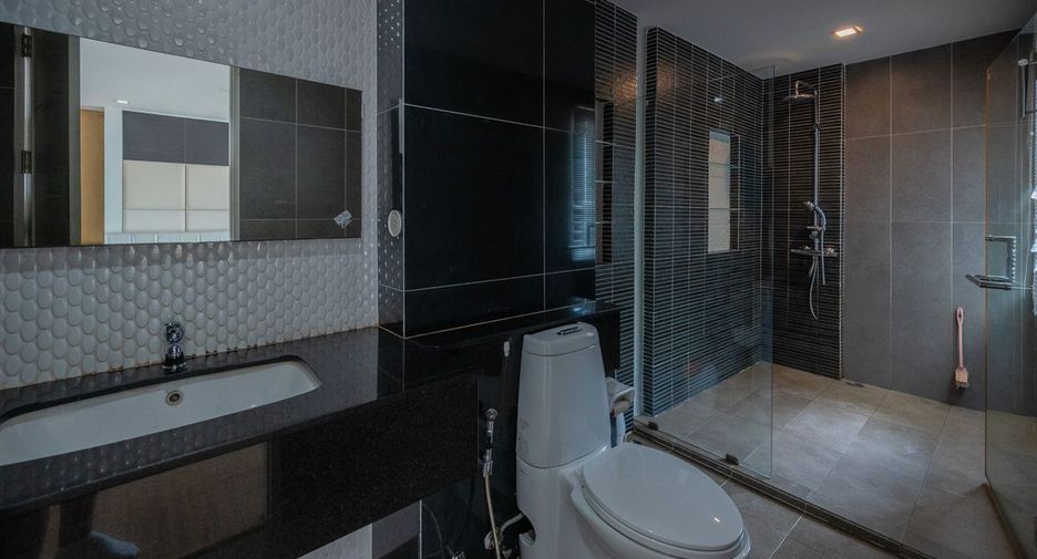 For rent 3 bedrooms condo in Bang Lamung, Chonburi
