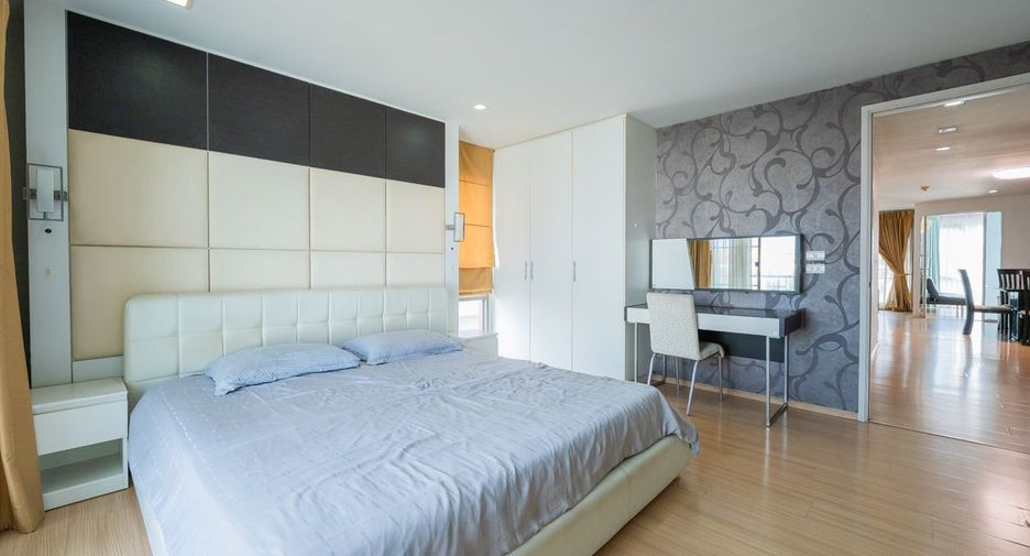 For rent 3 bedrooms condo in Bang Lamung, Chonburi