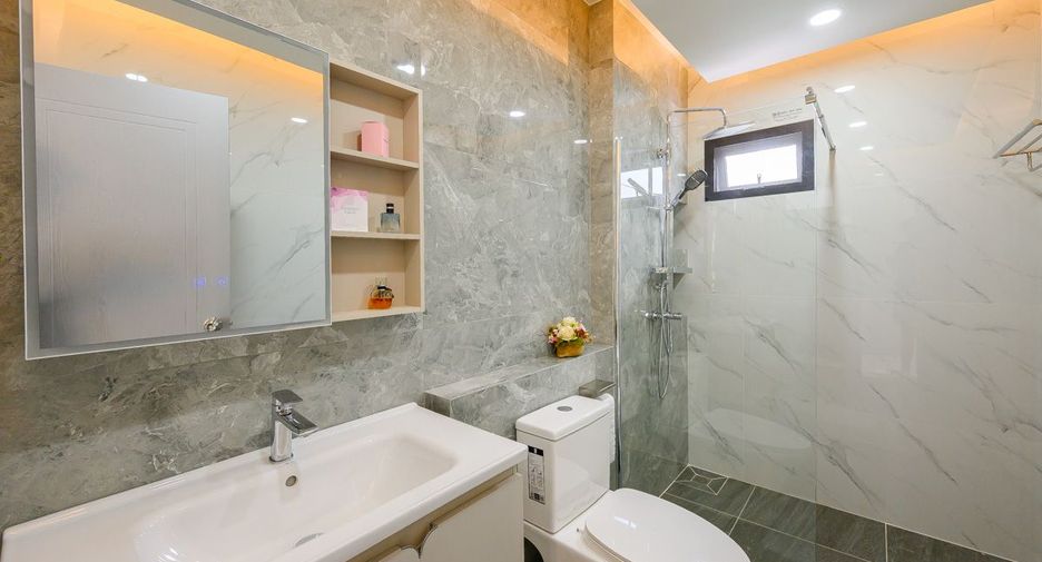 Casa en venta de 4 habitaciones en Bang Lamung, Chonburi
