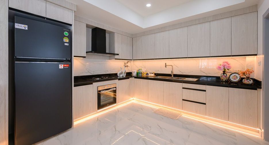 Casa en venta de 4 habitaciones en Bang Lamung, Chonburi