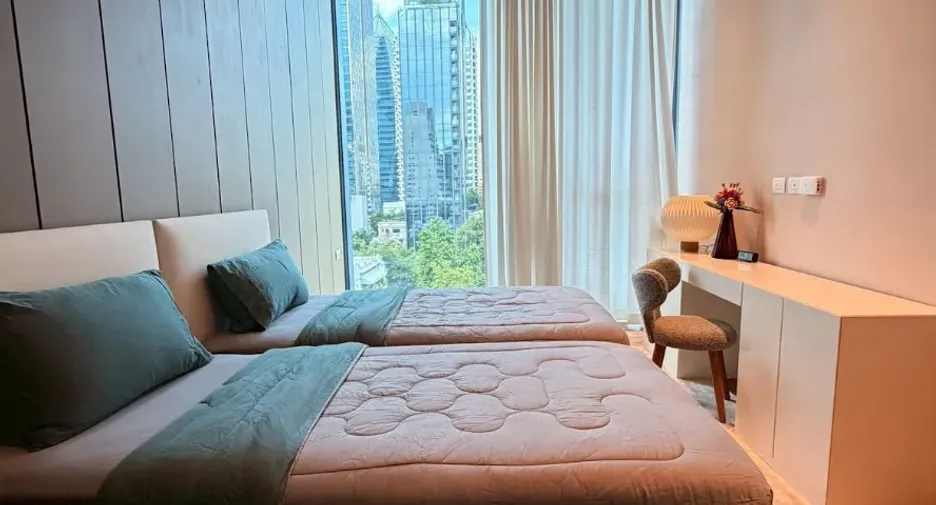 For rent 2 bedrooms condo in Pathum Wan, Bangkok