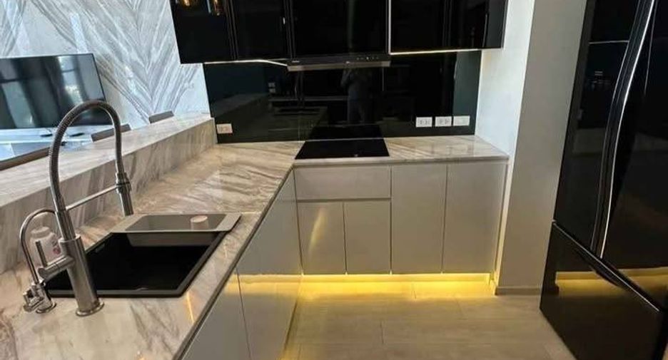 For sale 2 bedrooms condo in Pathum Wan, Bangkok