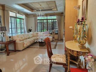 À louer 4 chambres maison à Suan Luang, Bangkok
