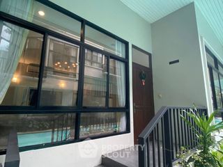 For rent 4 bedrooms house in Khlong Toei, Bangkok