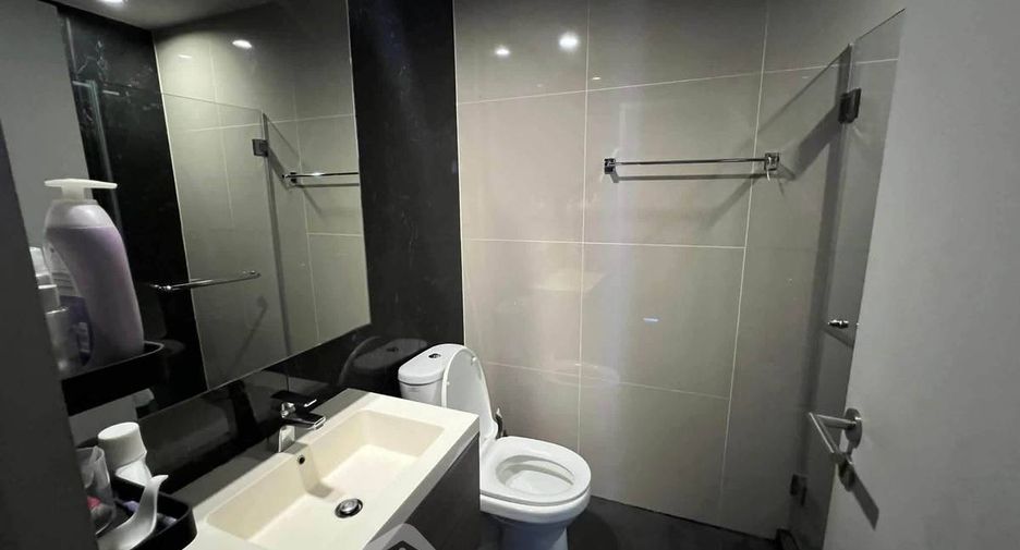 For rent 2 bedrooms condo in Din Daeng, Bangkok