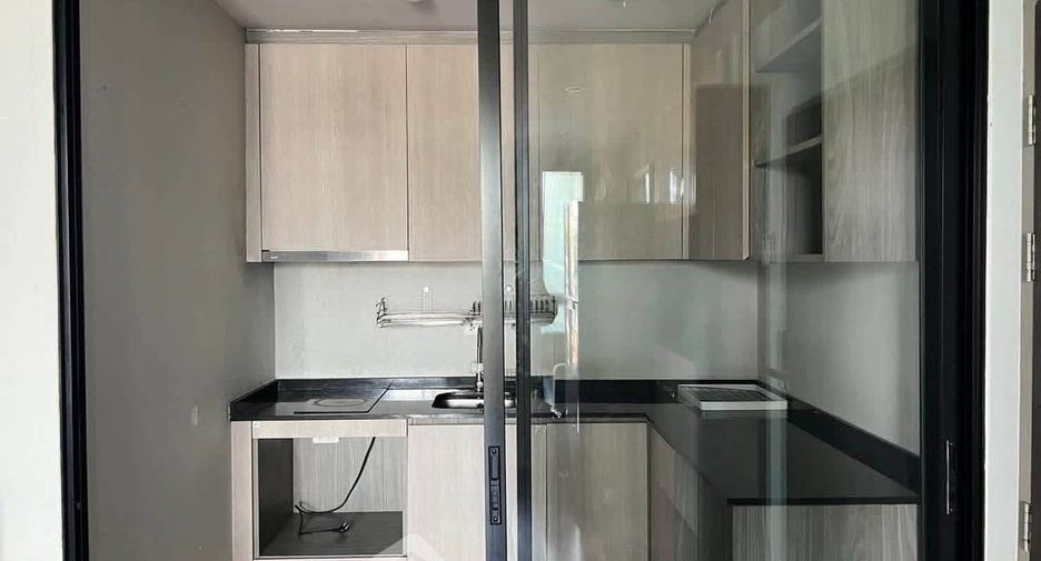 For rent 2 bedrooms condo in Din Daeng, Bangkok