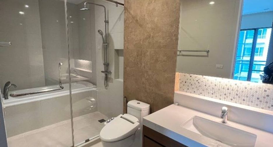 For rent 2 bedrooms condo in Khlong Toei, Bangkok