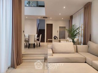 For rent 4 ベッドルーム house in Bang Kapi, Bangkok