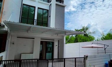 Reihenhaus zur Miete mit 3 Zimmer in Suan Luang, Bangkok