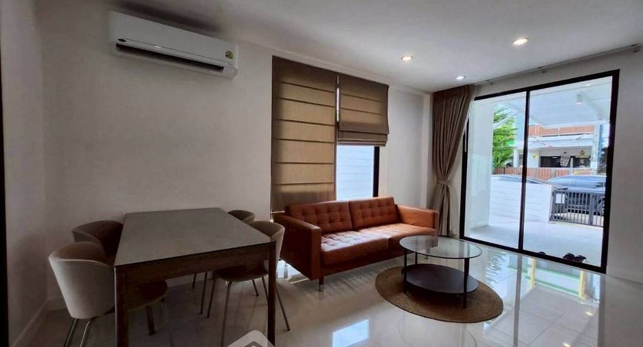 Reihenhaus zur Miete mit 3 Zimmer in Suan Luang, Bangkok