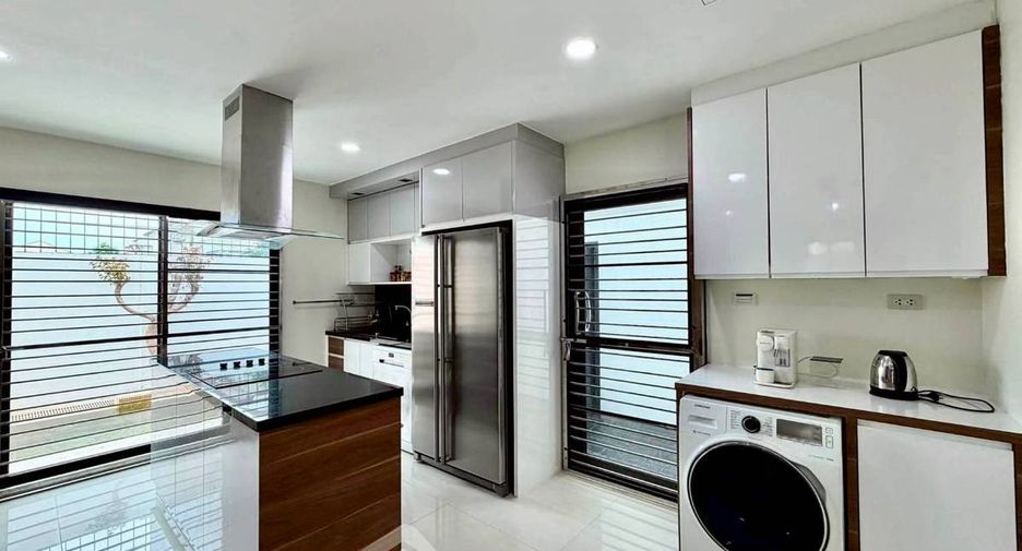 For rent 4 bedrooms townhouse in Bang Lamung, Chonburi