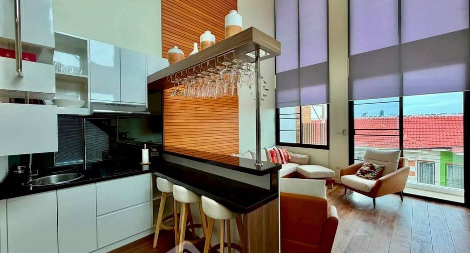 For rent 4 bedrooms townhouse in Bang Lamung, Chonburi