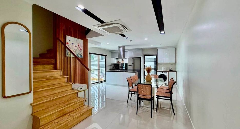 For rent 4 bedrooms townhouse in Bang Lamung, Chonburi