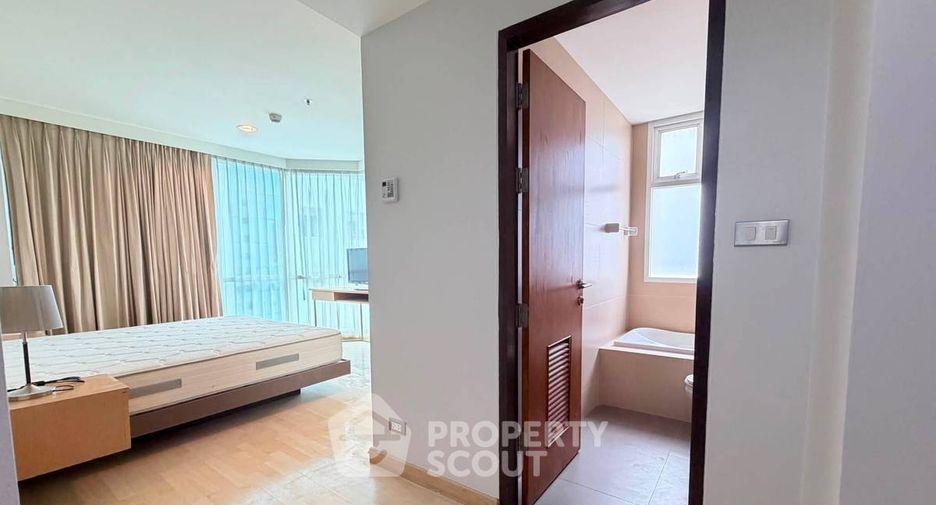 For rent 2 bedrooms condo in Khlong Toei, Bangkok