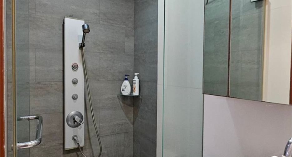 For sale 1 bed condo in Khlong Toei, Bangkok