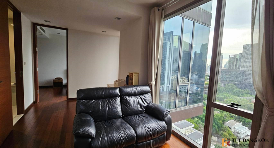 For sale 1 bed condo in Khlong Toei, Bangkok