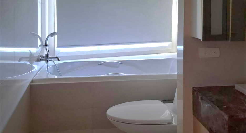 For rent 2 bedrooms condo in Khlong Toei, Bangkok