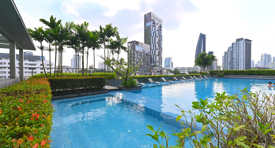 For rent 2 bedrooms condo in Khlong Toei, Bangkok