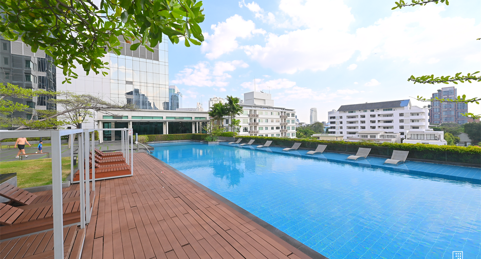 For rent 2 bedrooms condo in Khlong Toei, Bangkok