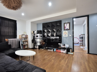 Wohnung zur Miete mit 2 Zimmer in Huai Khwang, Bangkok