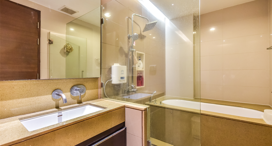 Wohnung zur Miete mit 2 Zimmer in Pathum Wan, Bangkok