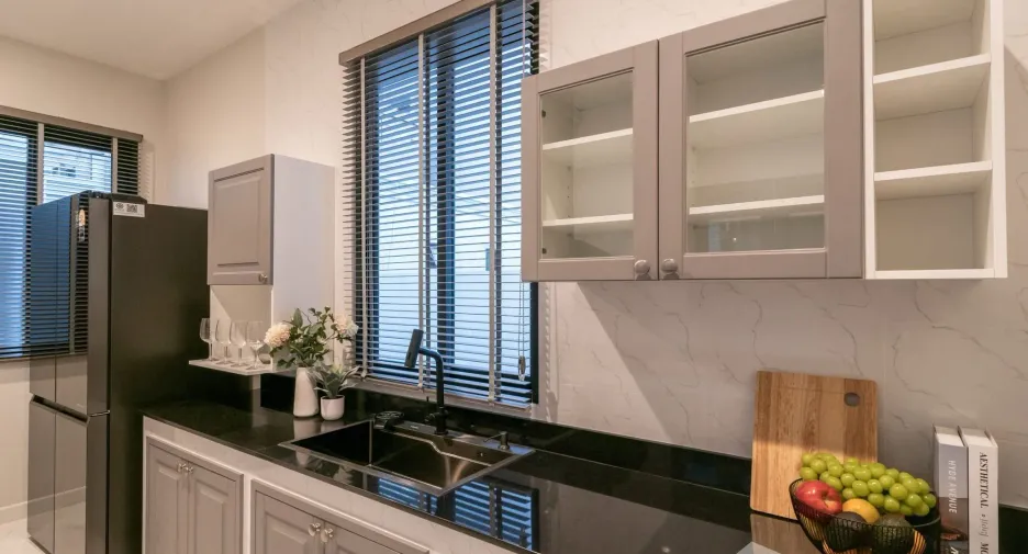 Casa en venta y en alquiler de 5 habitaciones en Saphan Sung, Bangkok