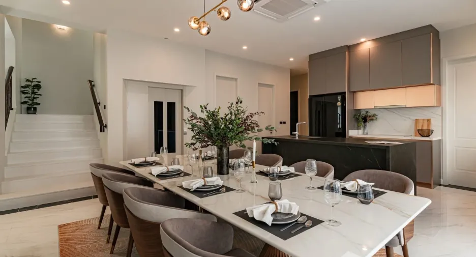 Casa en venta y en alquiler de 5 habitaciones en Saphan Sung, Bangkok