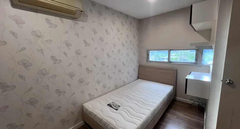À louer 2 chambres condo à Bang Phlat, Bangkok