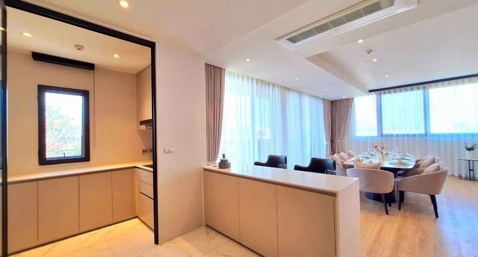 For rent 3 bedrooms apartment in Mueang Samut Prakan, Samut Prakan