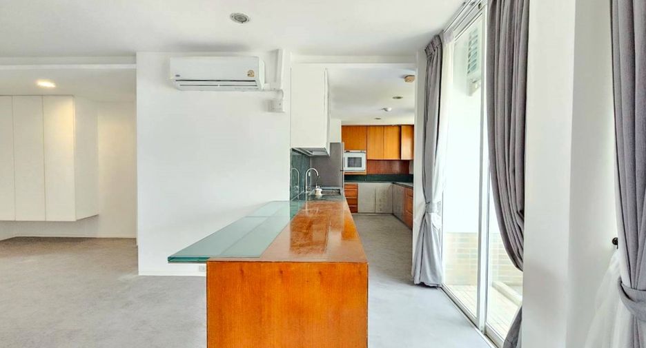 Condo en alquiler de 3 habitaciones en Khlong Toei, Bangkok