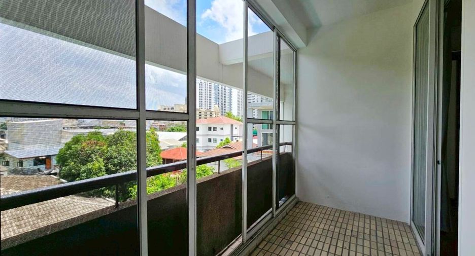 Condo en alquiler de 3 habitaciones en Khlong Toei, Bangkok