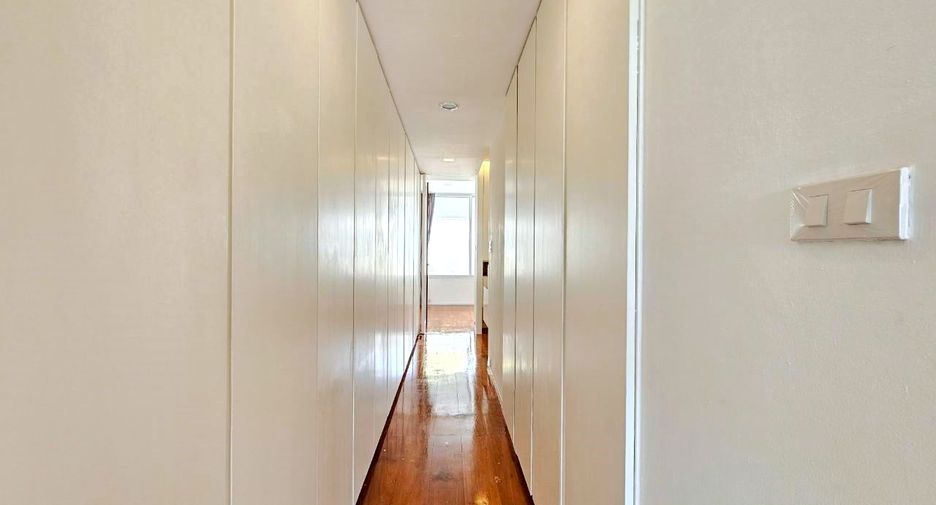 Condo en alquiler de 3 habitaciones en Khlong Toei, Bangkok