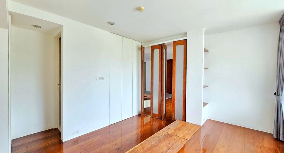 Condo en alquiler de 3 habitaciones en Khlong Toei, Bangkok