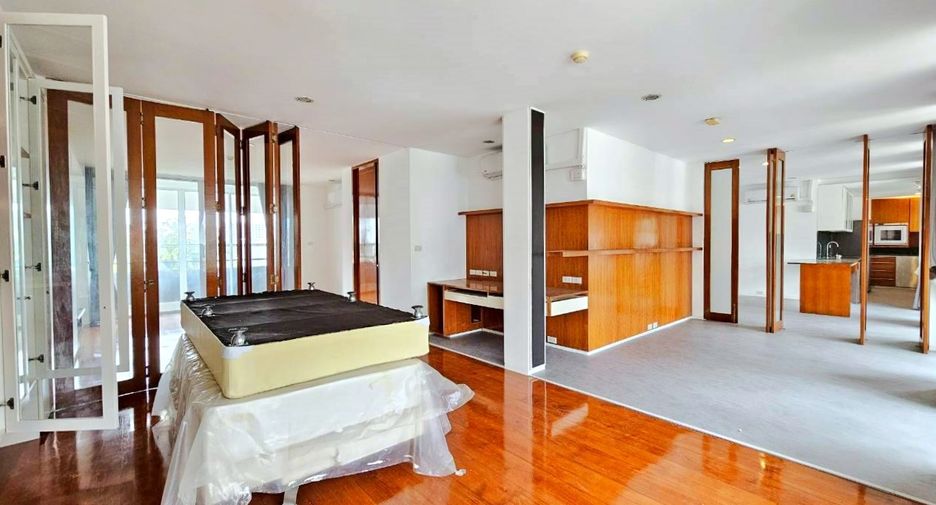 Condo en alquiler de 3 habitaciones en Khlong Toei, Bangkok